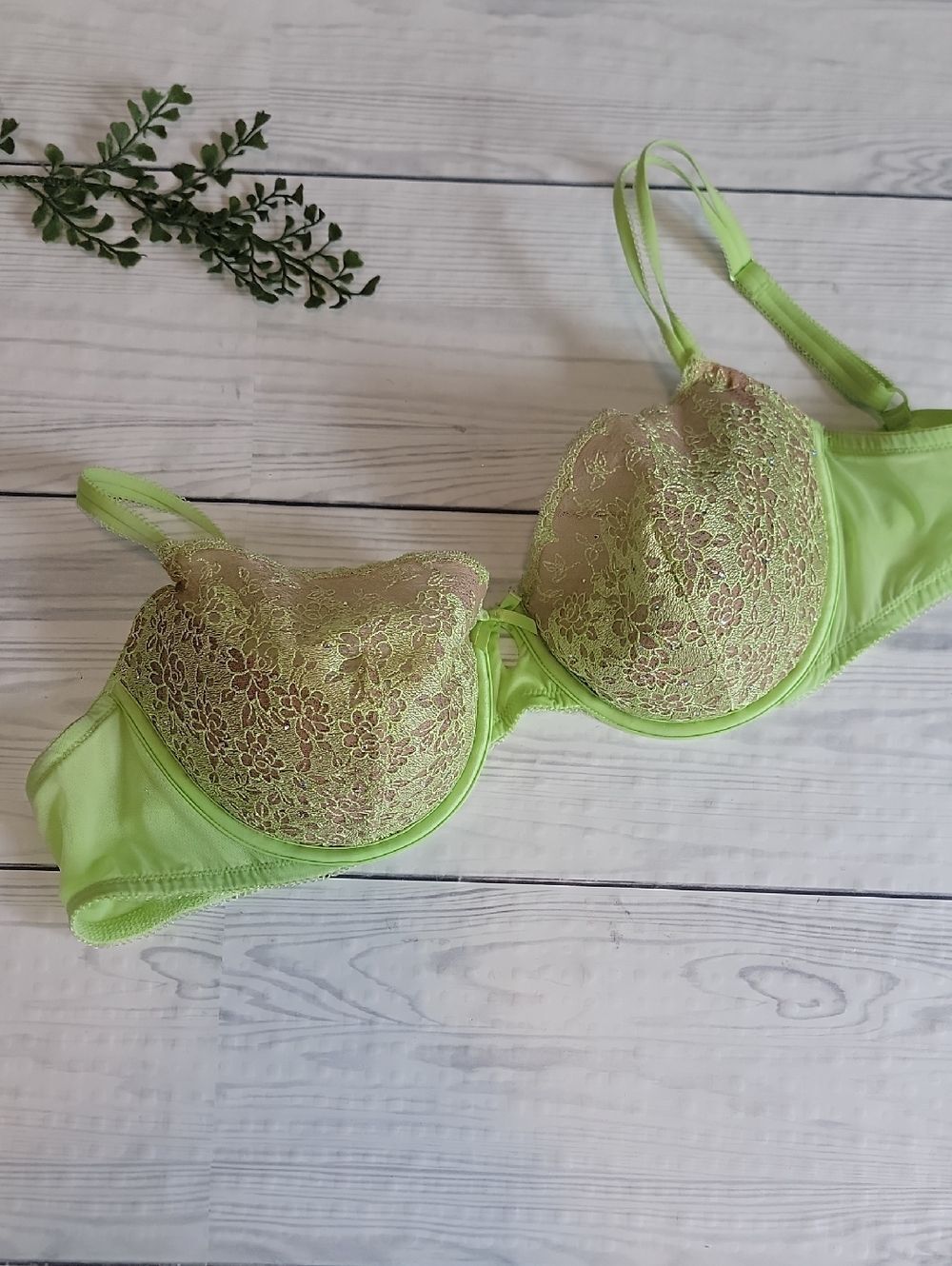 Victoria's Secret Lace-Trim Underwire Bra in Lime Green Womens Size 38D